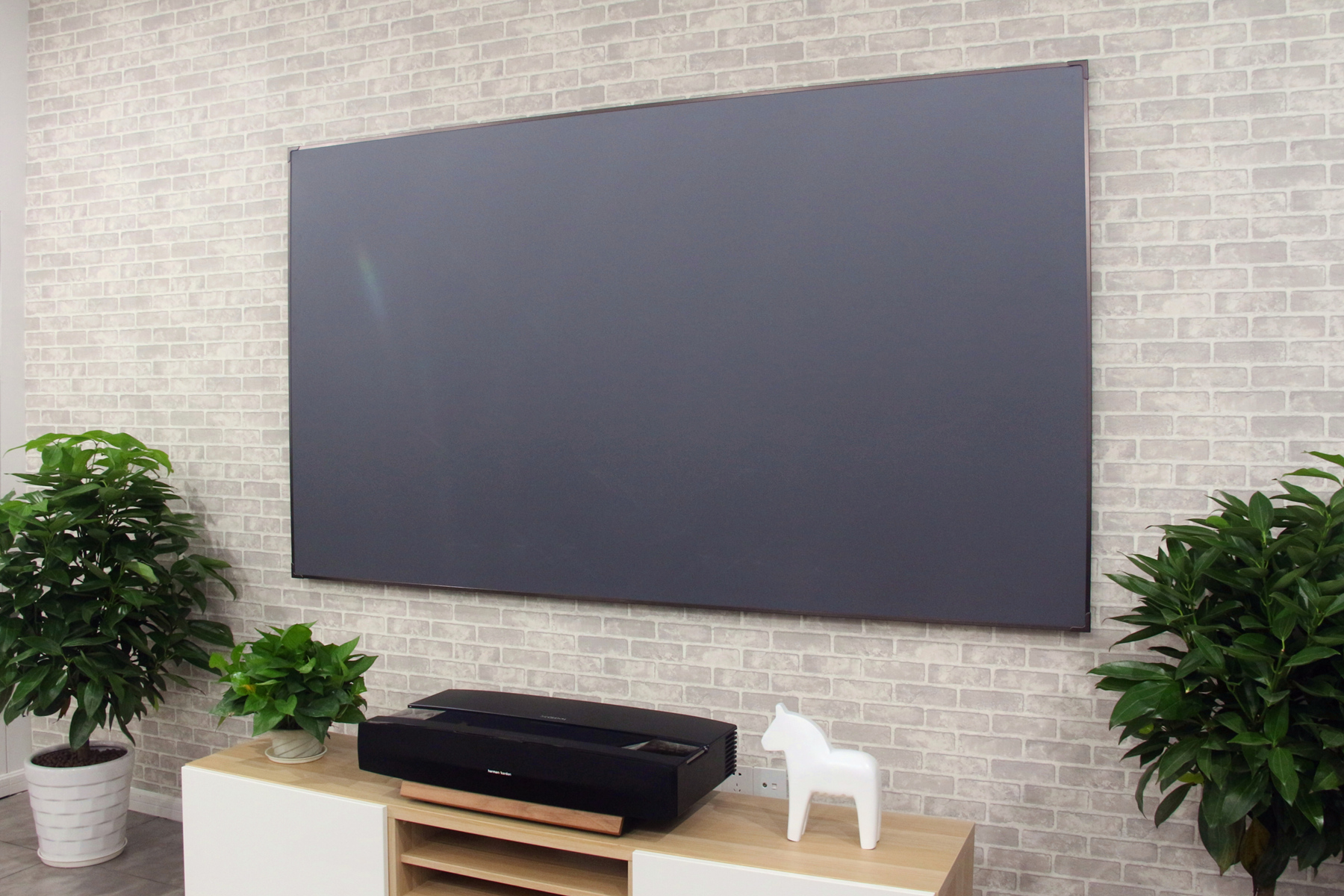 安防视频监控系统所采用的激光投影显示器