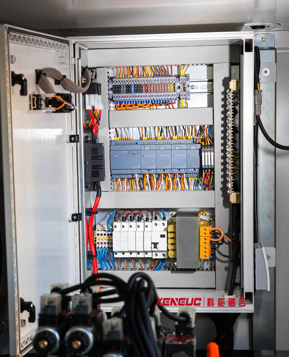 遵守这些规矩，电气设备才能稳定运行！